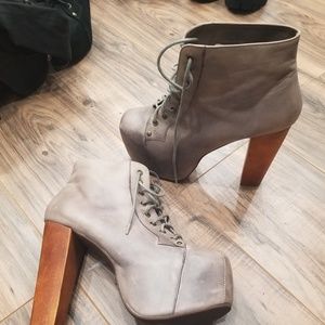 Grey leather litas